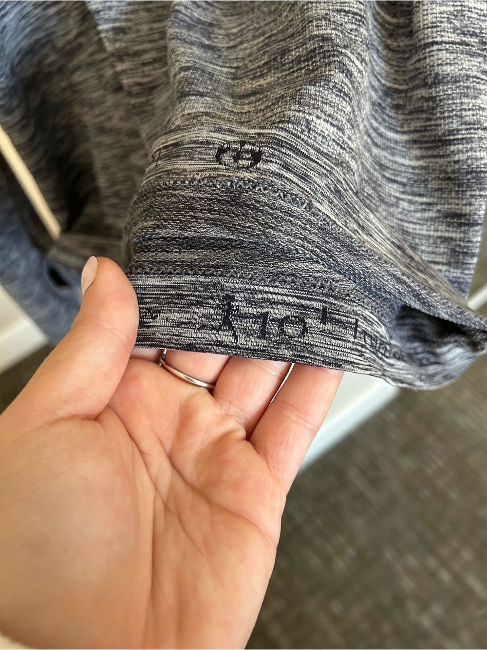 Lululemon Swiftly Tech Long Sleeve 2.0 in Heathered/Slate Grey size 10 - Picture 3 of 5